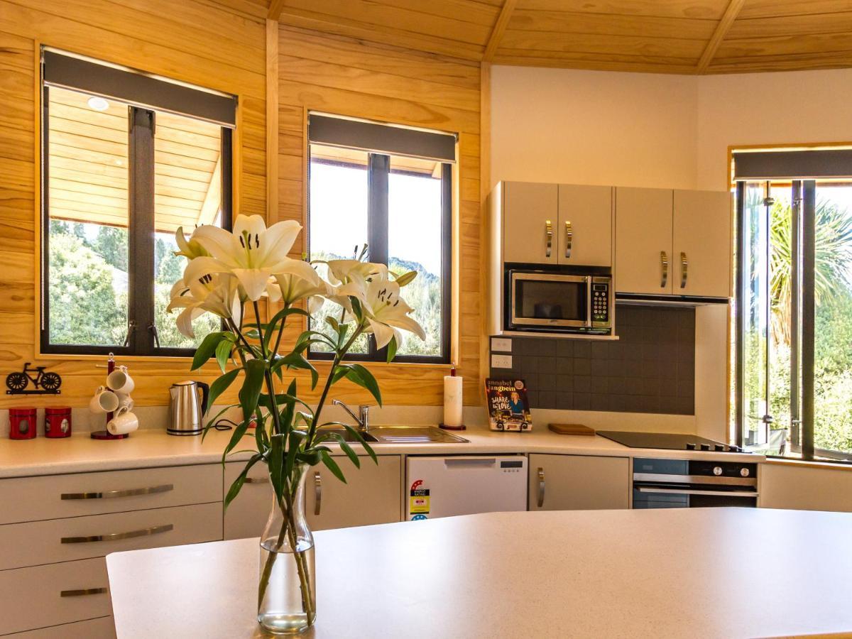 The Snowglobe - Ohakune Modern Yurt Style Chalet Экстерьер фото
