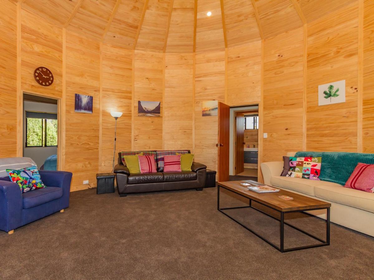 The Snowglobe - Ohakune Modern Yurt Style Chalet Экстерьер фото