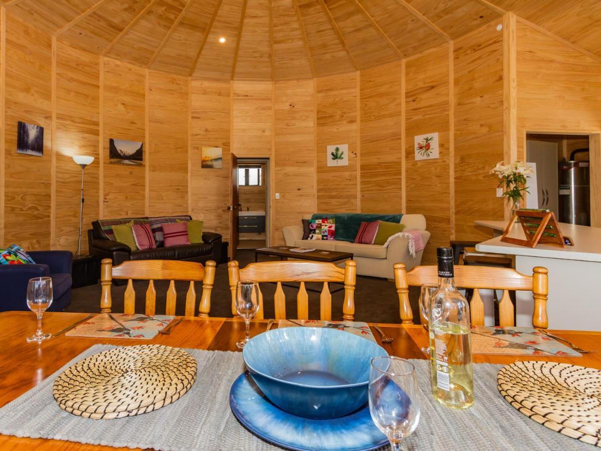 The Snowglobe - Ohakune Modern Yurt Style Chalet Экстерьер фото