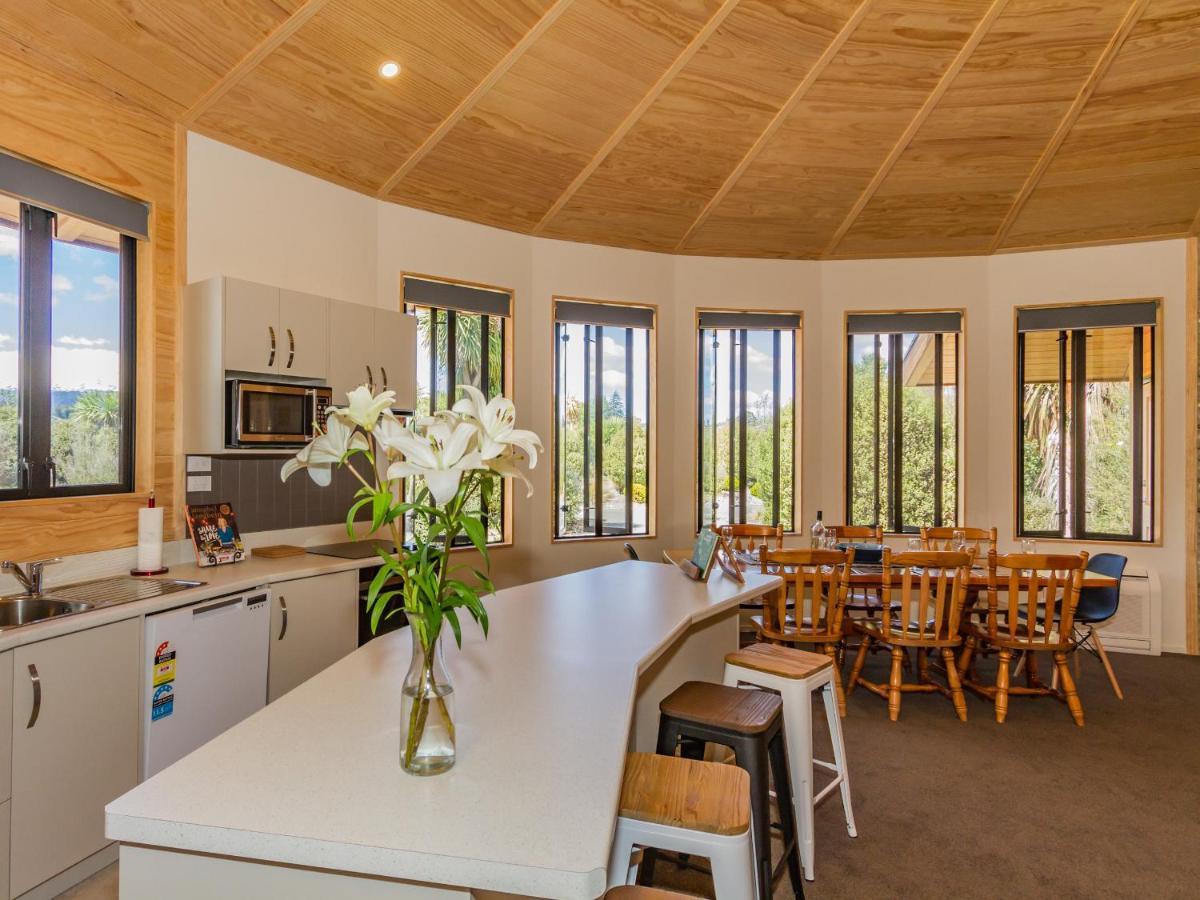 The Snowglobe - Ohakune Modern Yurt Style Chalet Экстерьер фото