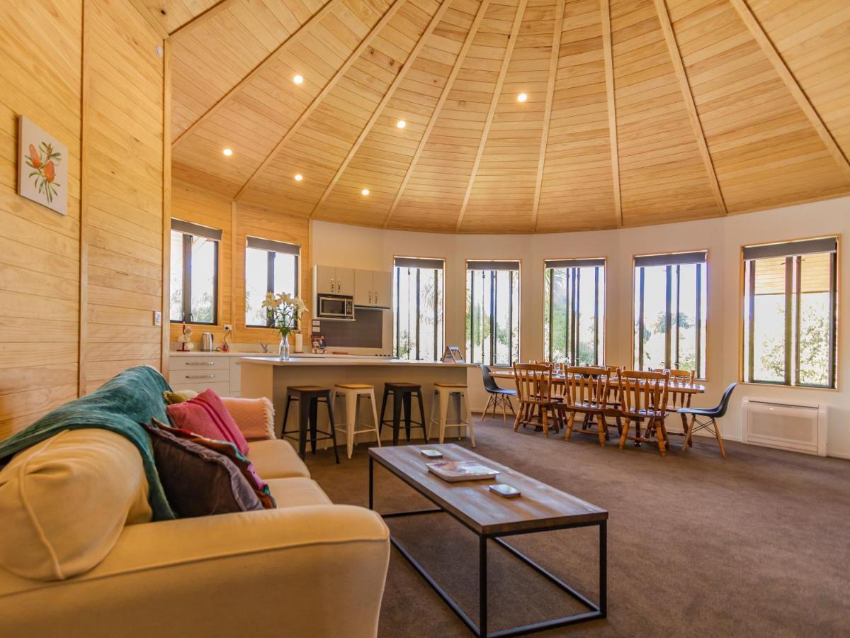 The Snowglobe - Ohakune Modern Yurt Style Chalet Экстерьер фото