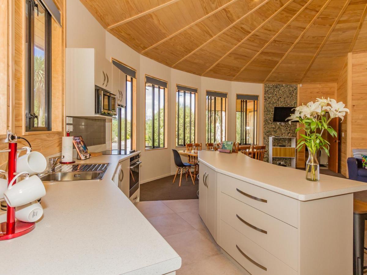 The Snowglobe - Ohakune Modern Yurt Style Chalet Экстерьер фото