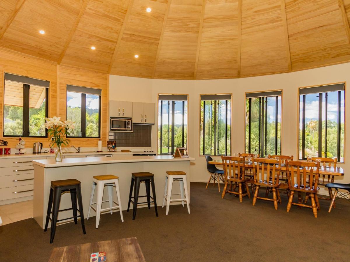 The Snowglobe - Ohakune Modern Yurt Style Chalet Экстерьер фото