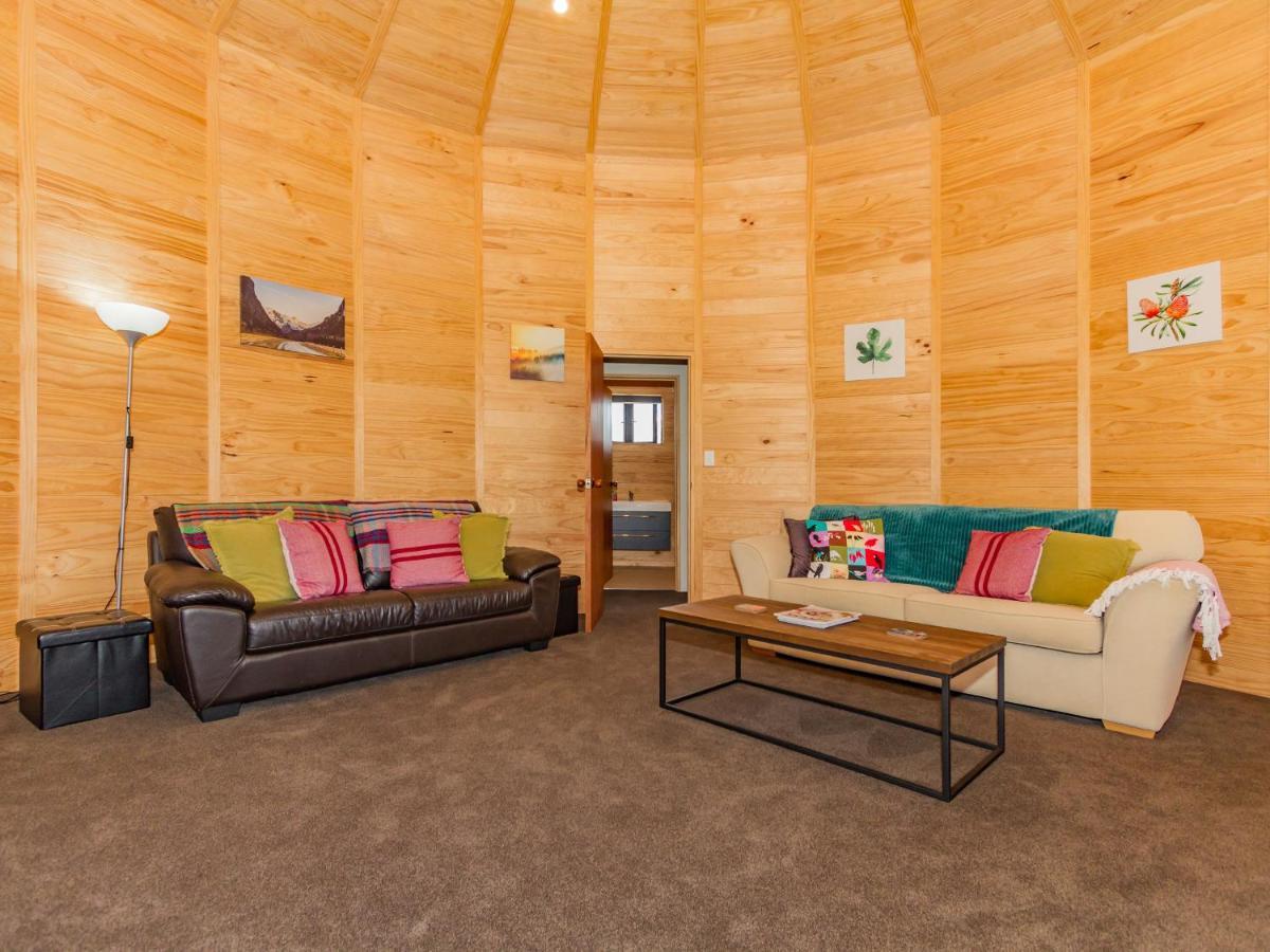 The Snowglobe - Ohakune Modern Yurt Style Chalet Экстерьер фото